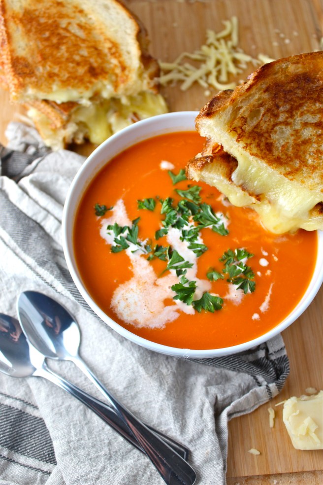 This Easy Grilled Cheese is loaded with toasty, melty cheese! | The Millennial Cook #sandwich #cheese #grilledcheese #easydinner