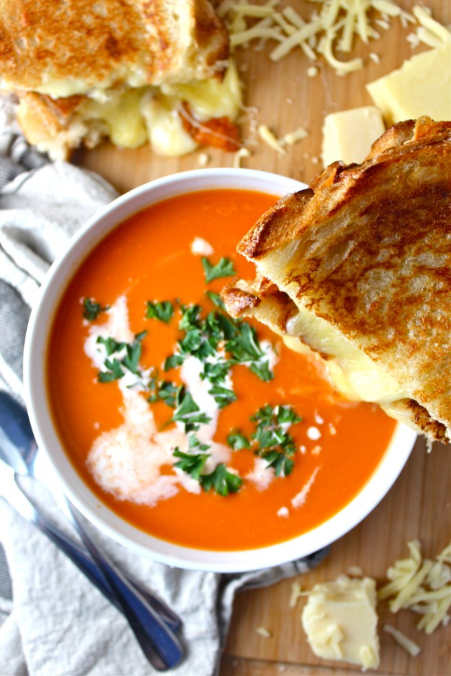 This Easy Grilled Cheese is loaded with toasty, melty cheese! | The Millennial Cook #sandwich #cheese #grilledcheese #easydinner