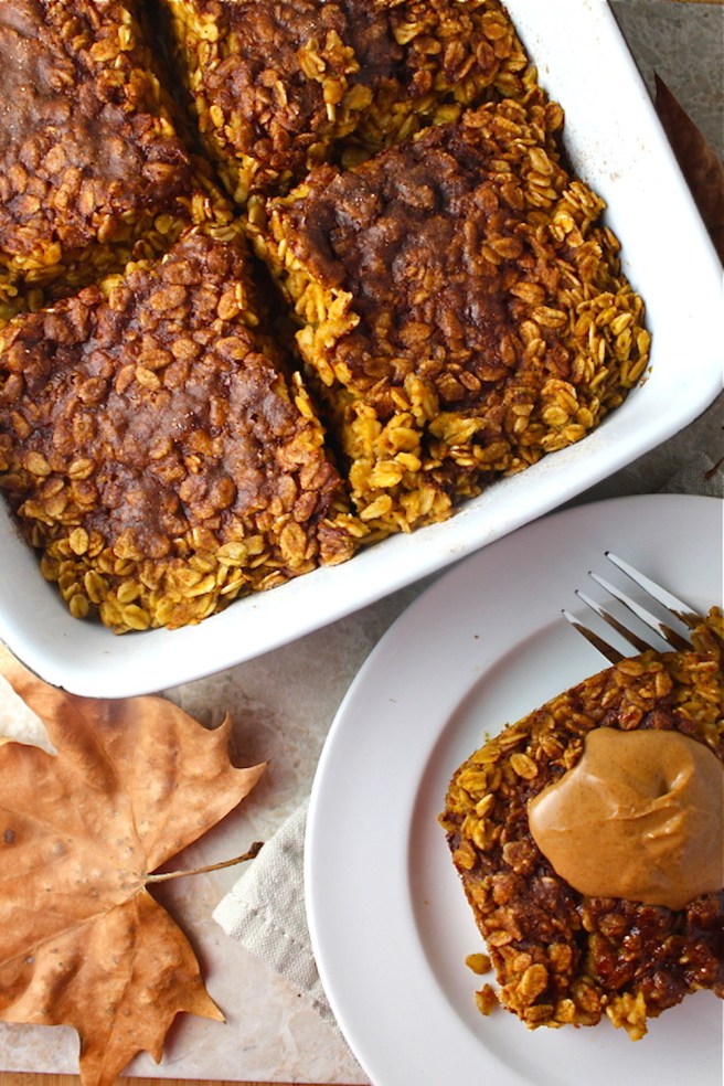 This Pumpkin Pie Oatmeal Bake is loaded with fall spices and a crunchy cinnamon sugar topping - what a delicious, filling breakfast! | The Millennial Cook #fallrecipe #pumpkin #oats #bakedoatmeal