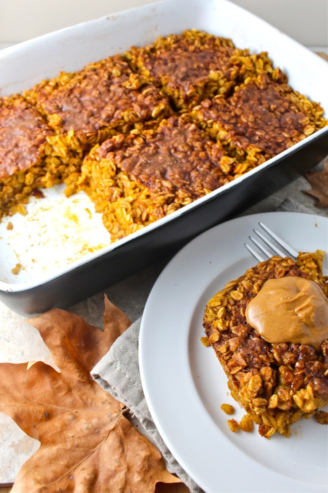 This Pumpkin Pie Oatmeal Bake is loaded with fall spices and a crunchy cinnamon sugar topping - what a delicious, filling breakfast! | The Millennial Cook #fallrecipe #pumpkin #oats #bakedoatmeal