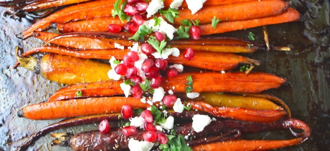 These perfectly caramelized Roasted Pomegranate Carrots are dressed up with pomegranate molasses! | The Millennial Cook #sidedish #vegetables #carrots #roastedcarrots #pomegranate