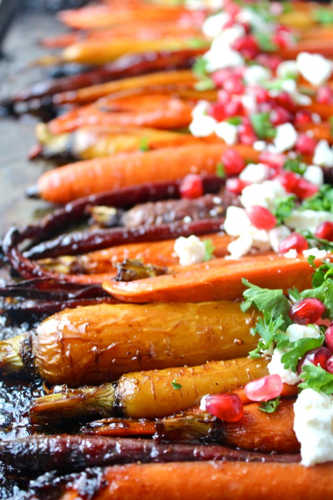 These perfectly caramelized Roasted Pomegranate Carrots are dressed up with pomegranate molasses! | The Millennial Cook #sidedish #vegetables #carrots #roastedcarrots #pomegranate