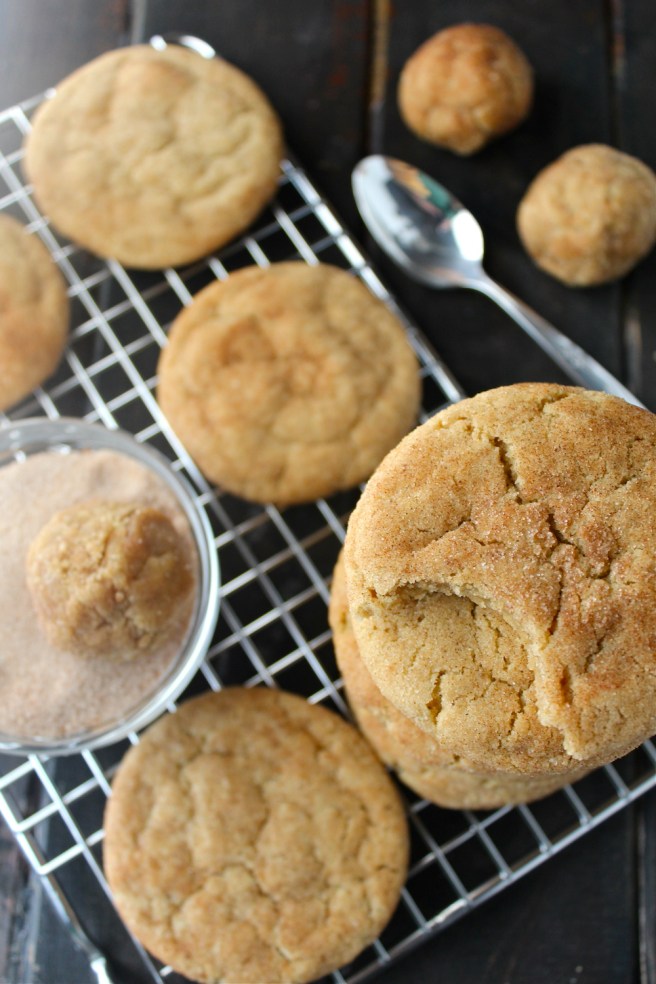These Brown Butter Snickerdoodles are loaded with cinnamon - my new favorite cookie for the holiday season! | The Millennial Cook #cookies #snickerdoodles #brownbutter #cinnamon