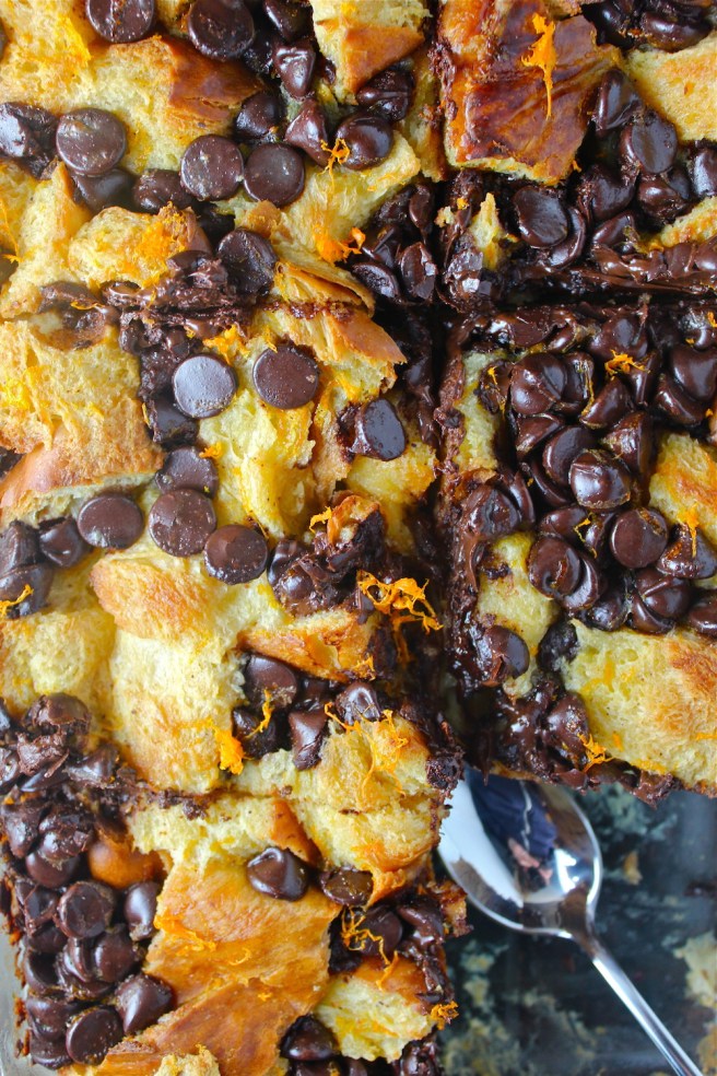 This Chocolate Orange Bread Pudding is rich, creamy, sweet, and perfectly decadent! | The Millennial Cook #winterrecipe #chocolate #orange #breadpudding