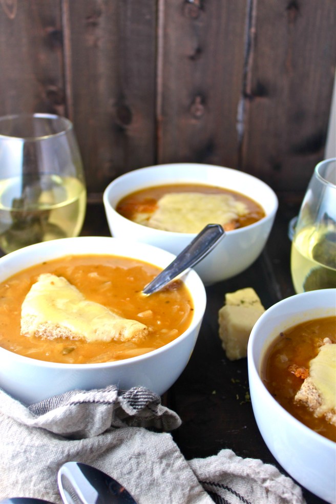 This French Onion Soup is loaded with caramelized onions, rich beef broth, and ample gruyere cheese - the perfect comforting dish for a cold winter evening! | The Millennial Cook #frenchonionsoup #winterrecipe #french