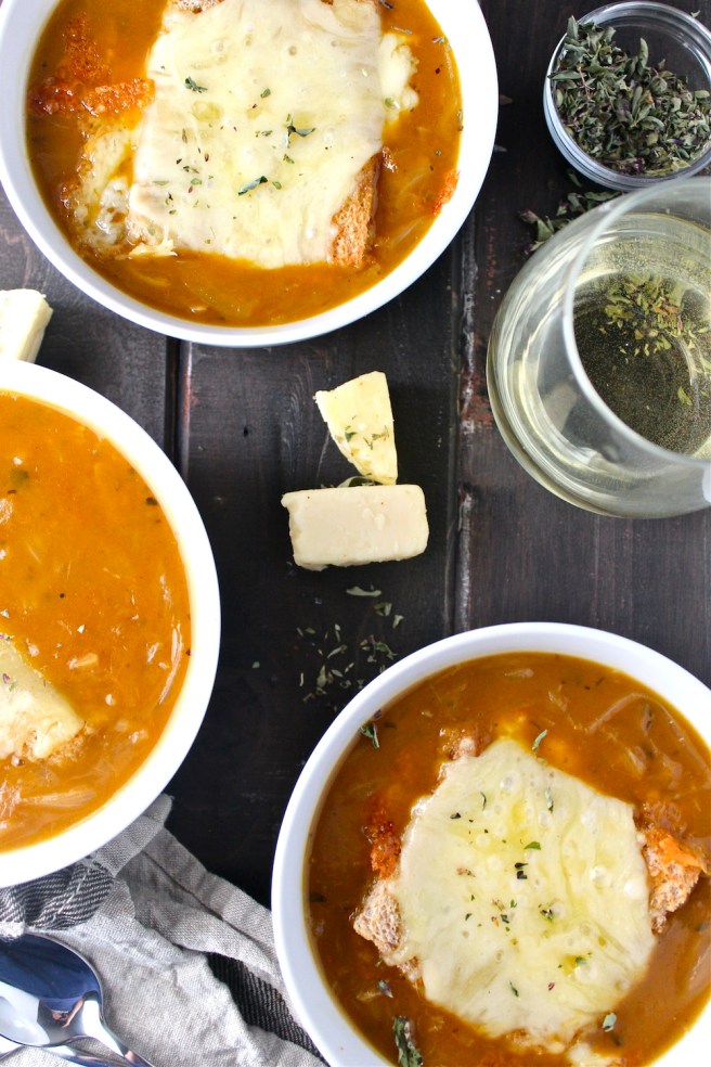 This French Onion Soup is loaded with caramelized onions, rich beef broth, and ample gruyere cheese - the perfect comforting dish for a cold winter evening! | The Millennial Cook #frenchonionsoup #winterrecipe #french
