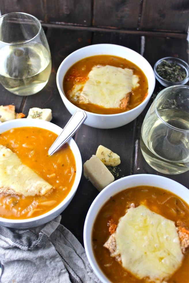This French Onion Soup is loaded with caramelized onions, rich beef broth, and ample gruyere cheese - the perfect comforting dish for a cold winter evening! | The Millennial Cook #frenchonionsoup #winterrecipe #french