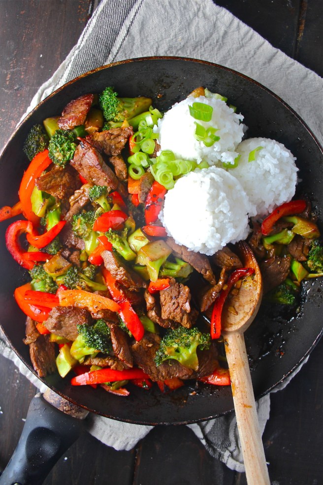 This Beef & Broccoli Stir Fry is ready in a matter of minutes for the perfect filling and delicious weeknight dinner! | The Millennial Cook #easydinner #stirfry #beef #broccoli