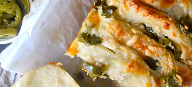 This Cheddar Jalapeno Pull Apart Bread is warm, cheesy, spicy, and so easy to throw together! | The Millennial Cook #cheddar #jalapeno #pullapartbread
