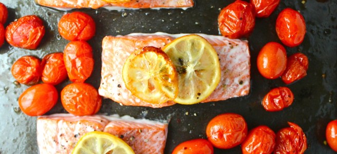 This Lemon Tomato Baked Salmon is my favorite quick and healthy one-pan dinner! | The Millennial Cook #salmon #tomato #lemon #onepandinner