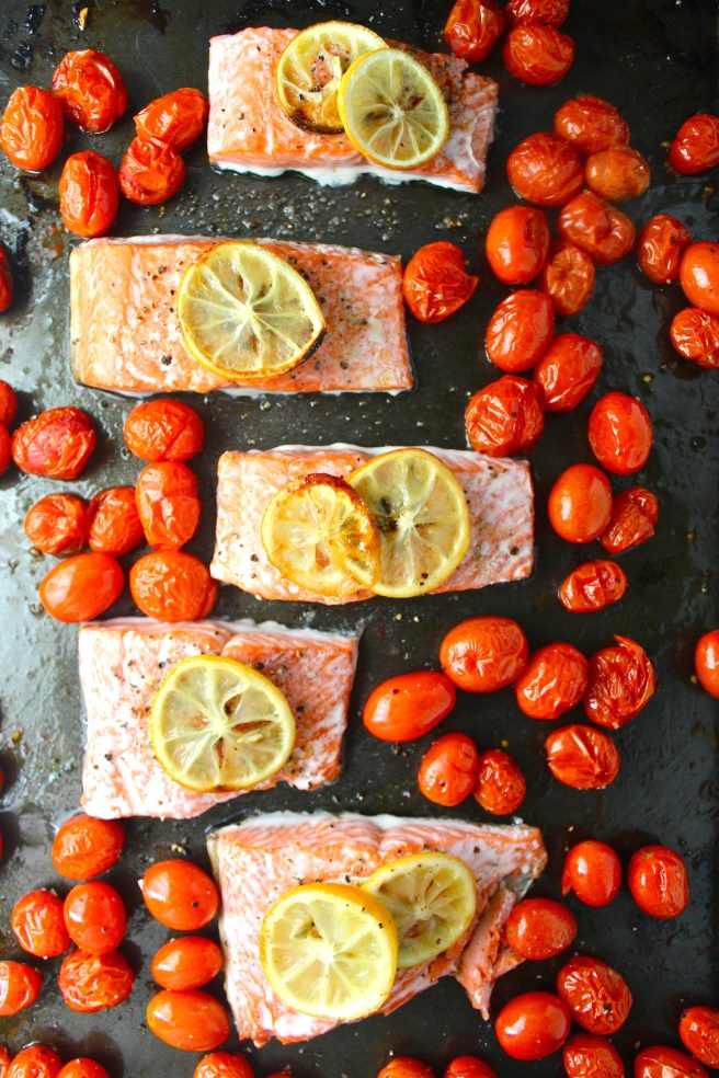 This Lemon Tomato Baked Salmon is my favorite quick and healthy one-pan dinner! | The Millennial Cook #salmon #tomato #lemon #onepandinner