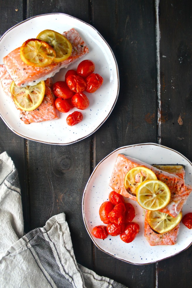This Lemon Tomato Baked Salmon is my favorite quick and healthy one-pan dinner! | The Millennial Cook #salmon #tomato #lemon #onepandinner