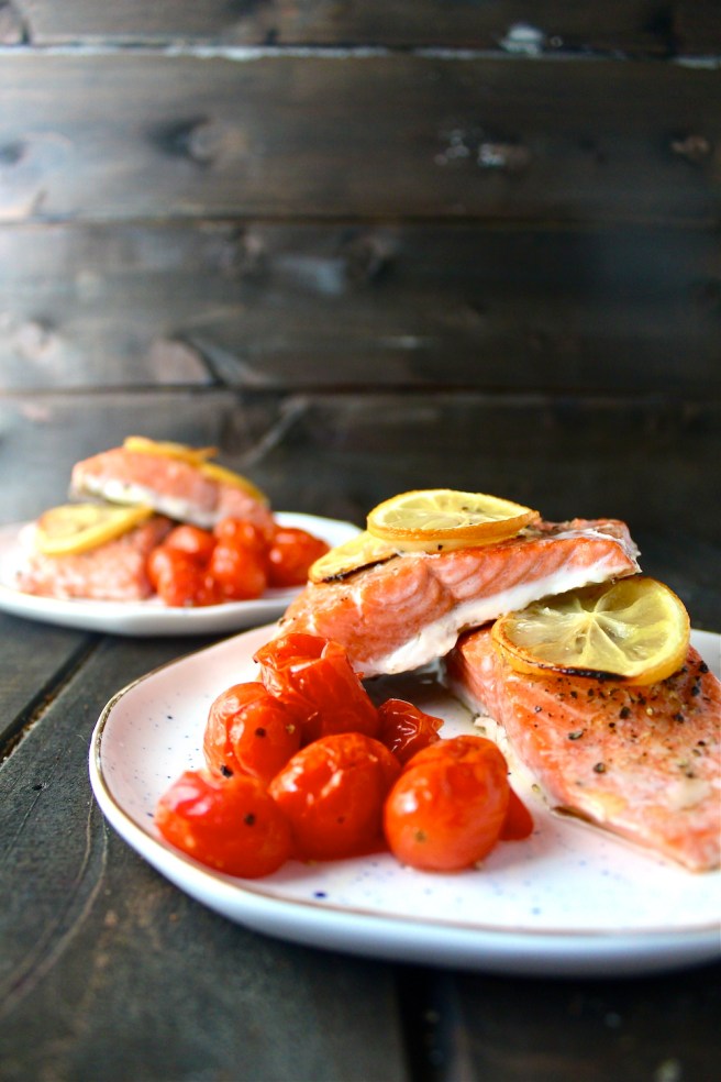 This Lemon Tomato Baked Salmon is my favorite quick and healthy one-pan dinner! | The Millennial Cook #salmon #tomato #lemon #onepandinner