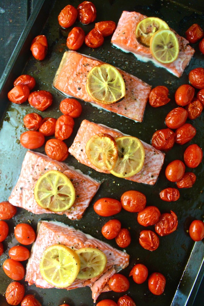 This Lemon Tomato Baked Salmon is my favorite quick and healthy one-pan dinner! | The Millennial Cook #salmon #tomato #lemon #onepandinner