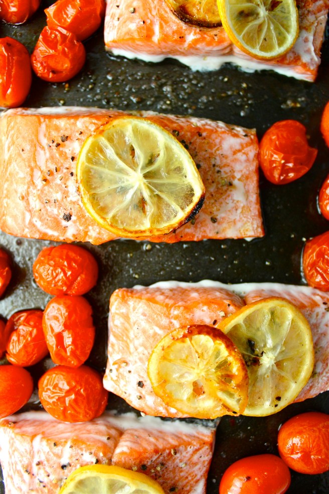 This Lemon Tomato Baked Salmon is my favorite quick and healthy one-pan dinner! | The Millennial Cook #salmon #tomato #lemon #onepandinner
