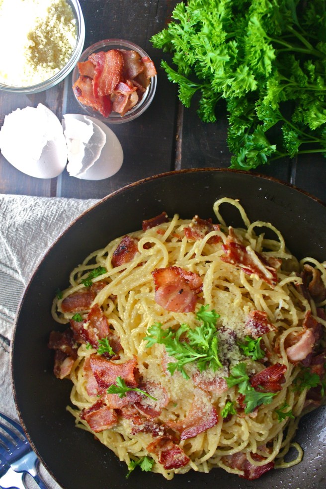 This Pasta Carbonara - with bacon, parmesan, and a creamy egg sauce - is one of my favorite go-to dinners! | The Millennial Cook #pasta #bacon #egg #parmesan #carbonara #pastacarbonara