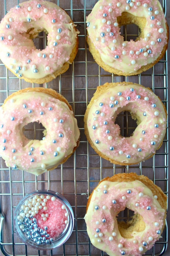 These Sweet Vanilla Baked Doughnuts are such a cute and fun breakfast treat! | The Millennial Cook #vanilla #doughnuts #bakeddoughtnuts