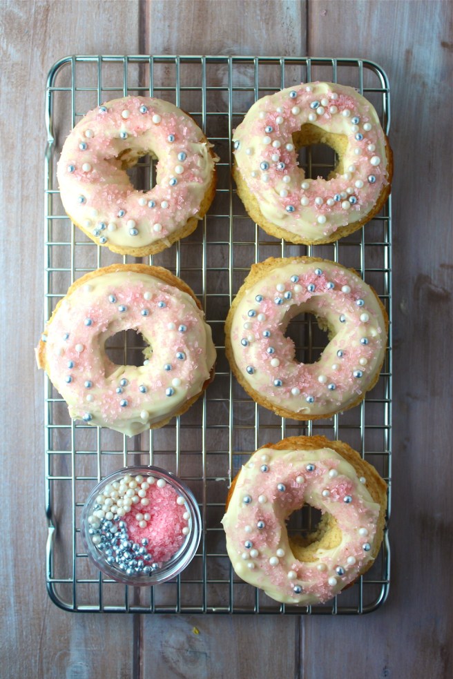These Sweet Vanilla Baked Doughnuts are such a cute and fun breakfast treat! | The Millennial Cook #vanilla #doughnuts #bakeddoughtnuts