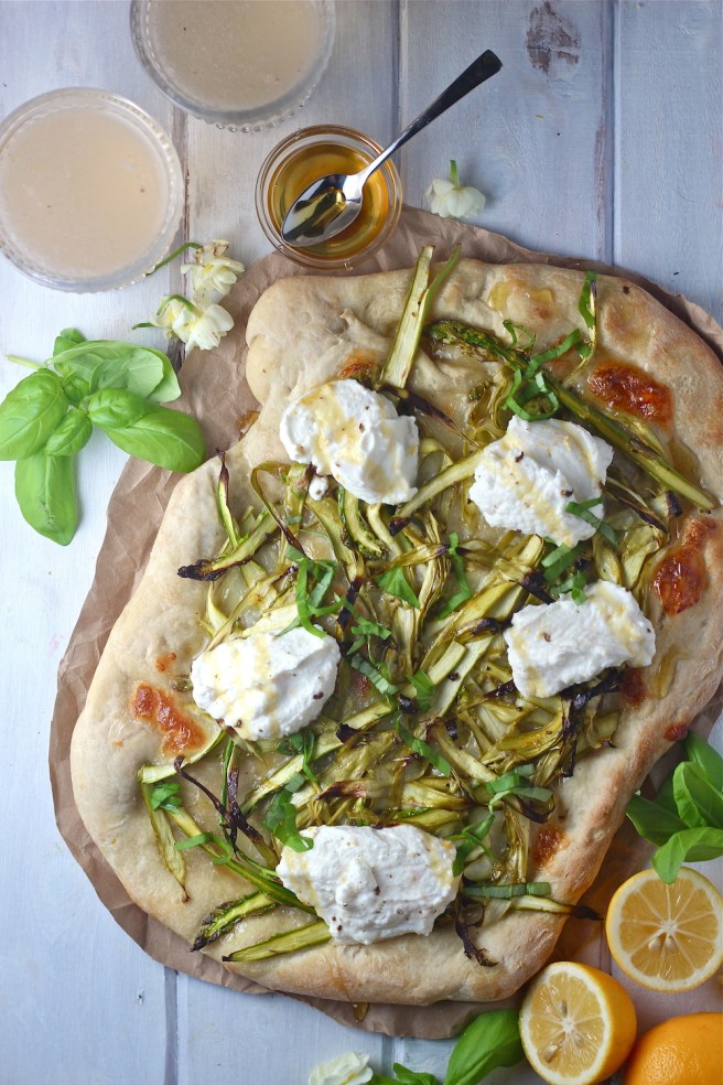 This Asparagus & Ricotta Flatbread is light, fresh, tangy, sweet, and creamy! | The Millennial Cook #springrecipe #pizza #asparagus #lemon #ricotta