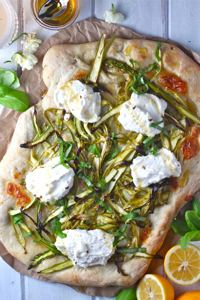This Asparagus & Ricotta Flatbread is light, fresh, tangy, sweet, and creamy! | The Millennial Cook #springrecipe #pizza #asparagus #lemon #ricotta