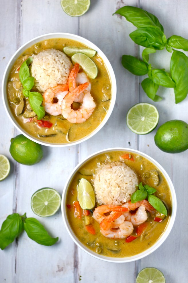 This Coconut Lime Shrimp Curry is light and flavorful, with a tart and creamy green curry sauce! | The Millennial Cook #thai #curry #greencurry #shrimp #coconut #lime