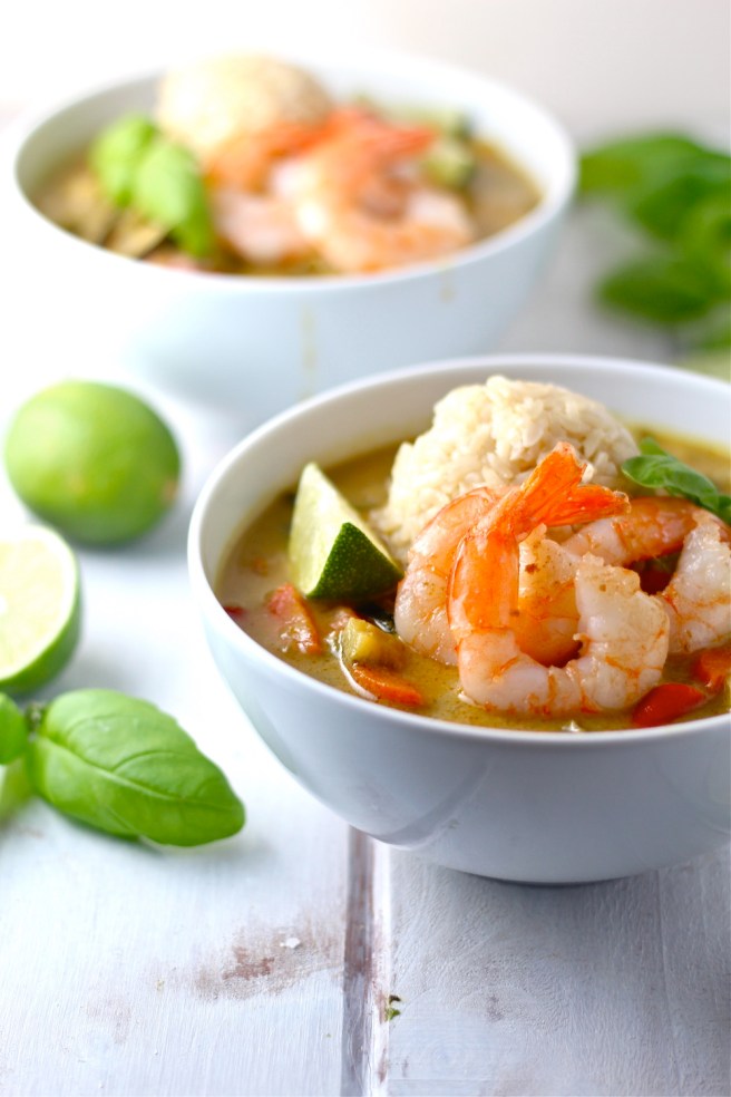 This Coconut Lime Shrimp Curry is light and flavorful, with a tart and creamy green curry sauce! | The Millennial Cook #thai #curry #greencurry #shrimp #coconut #lime