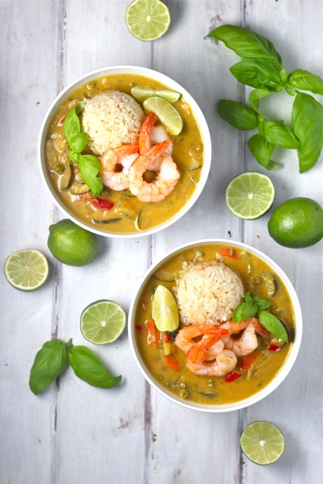 This Coconut Lime Shrimp Curry is light and flavorful, with a tart and creamy green curry sauce! | The Millennial Cook #thai #curry #greencurry #shrimp #coconut #lime