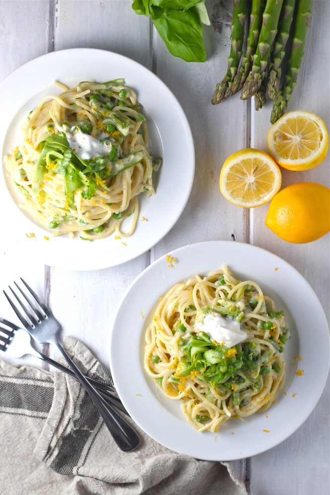 This Lemony Asparagus Pasta - with bright green peas and creme fraiche - is an easy and elegant dinner for spring! | The Millennial Cook #springrecipe #pasta #asparagus #lemon