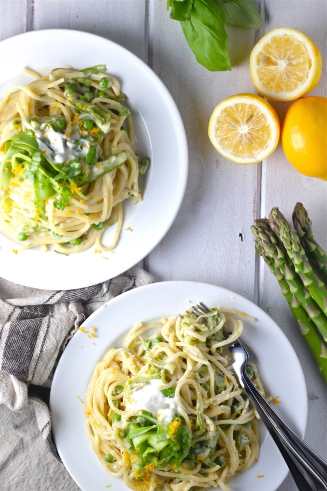 This Lemony Asparagus Pasta - with bright green peas and creme fraiche - is an easy and elegant dinner for spring! | The Millennial Cook #springrecipe #pasta #asparagus #lemon