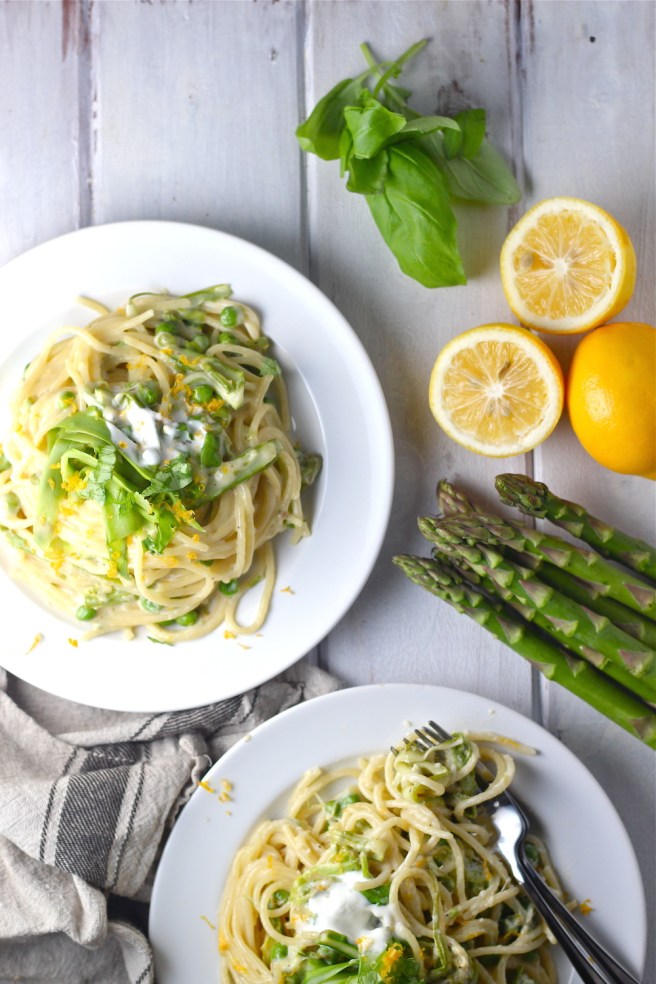 This Lemony Asparagus Pasta - with bright green peas and creme fraiche - is an easy and elegant dinner for spring! | The Millennial Cook #springrecipe #pasta #asparagus #lemon