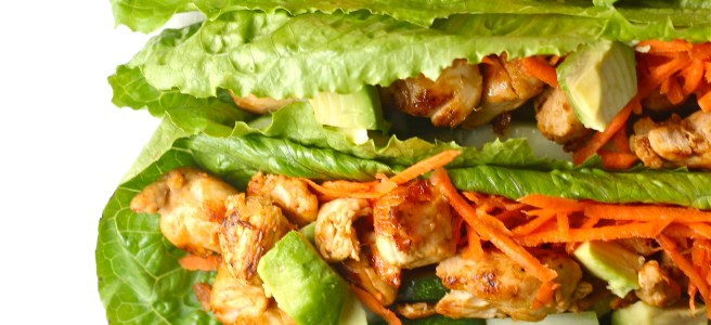 These Thai Chicken Lettuce Wraps - with creamy avocado, bright veggies, and a sweet and tart Asian vinaigrette - are a light and filling dinner! | The Millennial Cook #thai #asian #chicken #avocado #lettucewraps