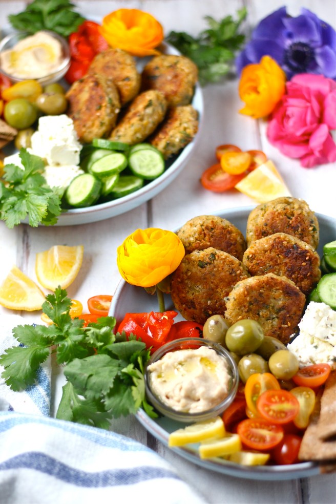 These Easy Vegan Falafel are loaded with hearty chickpeas, nutty sesame seeds, and plenty of flavorful spices! | The Millennial Cook #vegetarian #vegan #falafel #chickpeas