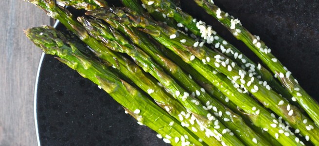 This Roasted Sesame Asparagus is a delicious Asian-inspired twist on my favorite spring vegetable! | The Millennial Cook #springrecipe #asparagus #roastedasparagus #sesame