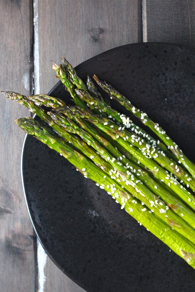 This Roasted Sesame Asparagus is a delicious Asian-inspired twist on my favorite spring vegetable! | The Millennial Cook #springrecipe #asparagus #roastedasparagus #sesame