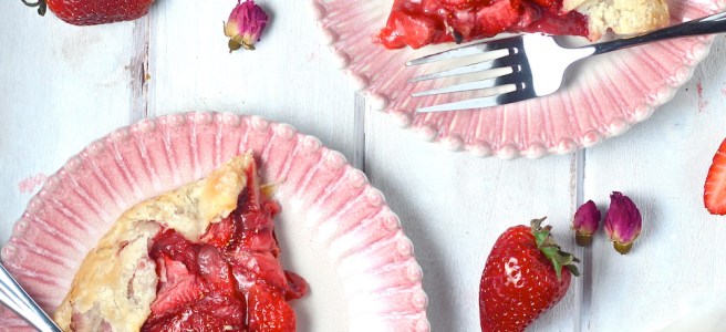 This Strawberry Galette is a stunning sweet and delicious spring dessert! | The Millennial Cook #springrecipe #strawberry #pie #tart