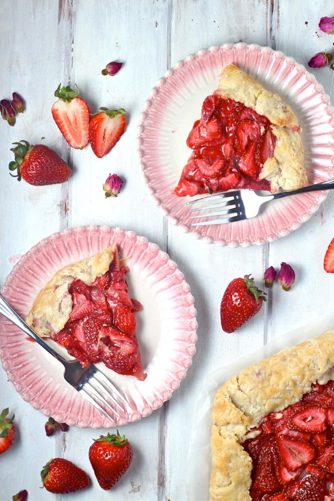 This Strawberry Galette is a stunning sweet and delicious spring dessert! | The Millennial Cook #springrecipe #strawberry #pie #tart