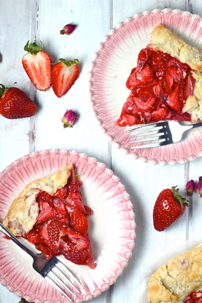 This Strawberry Galette is a stunning sweet and delicious spring dessert! | The Millennial Cook #springrecipe #strawberry #pie #tart