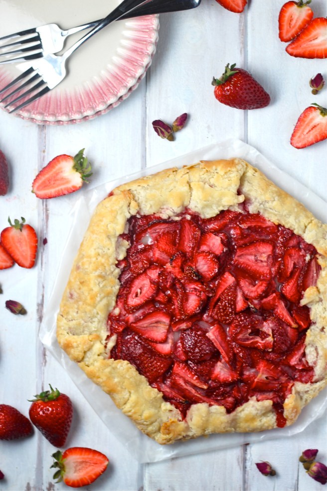 This Strawberry Galette is a stunning sweet and delicious spring dessert! | The Millennial Cook #springrecipe #strawberry #pie #tart