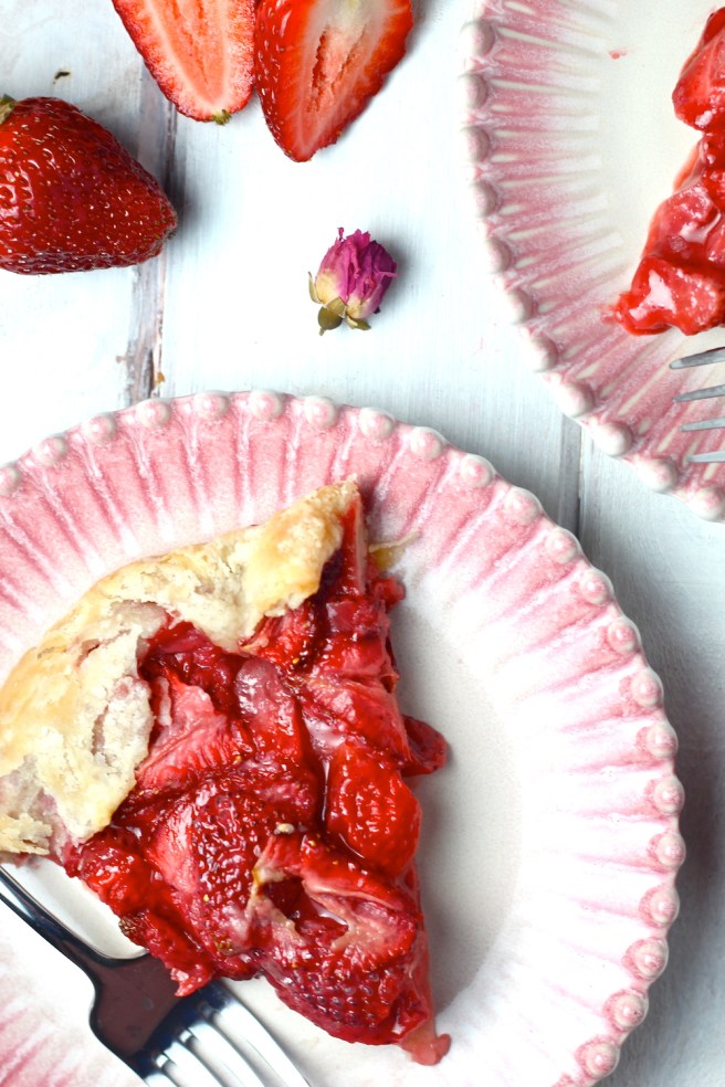 This Strawberry Galette is a stunning sweet and delicious spring dessert! | The Millennial Cook #springrecipe #strawberry #pie #tart