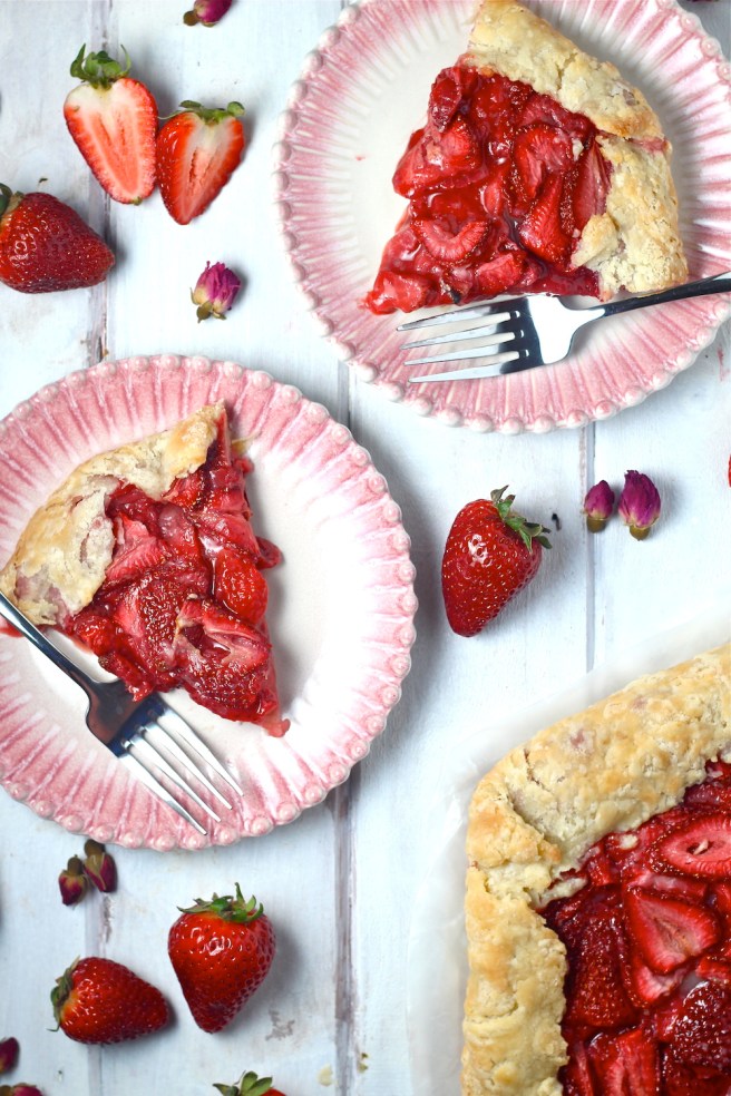 This Strawberry Galette is a stunning sweet and delicious spring dessert! | The Millennial Cook #springrecipe #strawberry #pie #tart