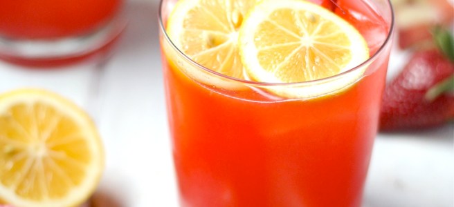 This Strawberry Rhubarb Lemonade is a delicious sweet and tart spring refreshment! | The Millennial Cook #springrecipe #drink #lemonade #strawberry #rhubarb