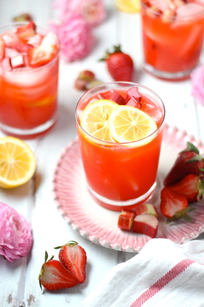 This Strawberry Rhubarb Lemonade is a delicious sweet and tart spring refreshment! | The Millennial Cook #springrecipe #drink #lemonade #strawberry #rhubarb