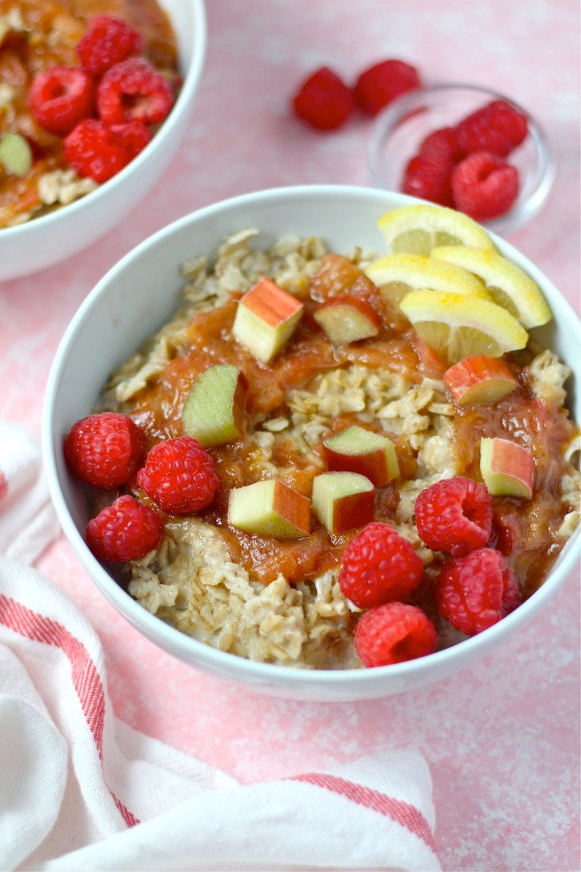 This Sweet Maple Rhubarb Oatmeal is an amazing warm and cozy breakfast! | The Millennial Cook #spring #springrecipe #breakfast #oatmeal #rhubarb #maple