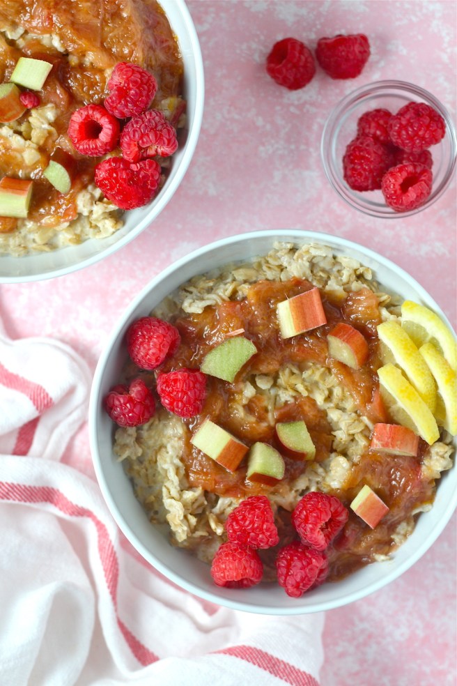 This Sweet Maple Rhubarb Oatmeal is an amazing warm and cozy breakfast! | The Millennial Cook #spring #springrecipe #breakfast #oatmeal #rhubarb #maple