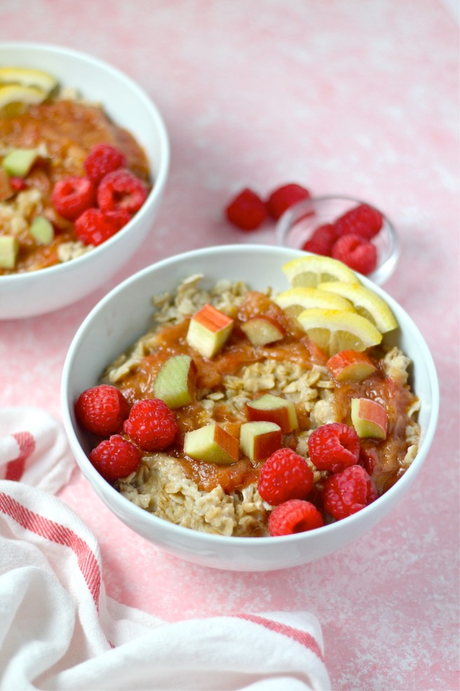 This Sweet Maple Rhubarb Oatmeal is an amazing warm and cozy breakfast! | The Millennial Cook #spring #springrecipe #breakfast #oatmeal #rhubarb #maple