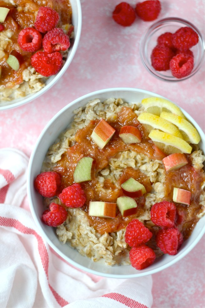 This Sweet Maple Rhubarb Oatmeal is an amazing warm and cozy breakfast! | The Millennial Cook #spring #springrecipe #breakfast #oatmeal #rhubarb #maple