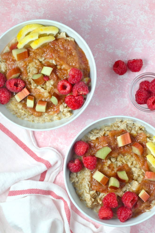 This Sweet Maple Rhubarb Oatmeal is an amazing warm and cozy breakfast! | The Millennial Cook #spring #springrecipe #breakfast #oatmeal #rhubarb #maple