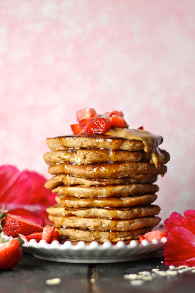 These Whole Wheat Oatmeal Blender Pancakes are a delicious breakfast you can whip up in minutes! | The Millennial Cook #breakfast #brunch #pancakes #wholewheat #oatmeal