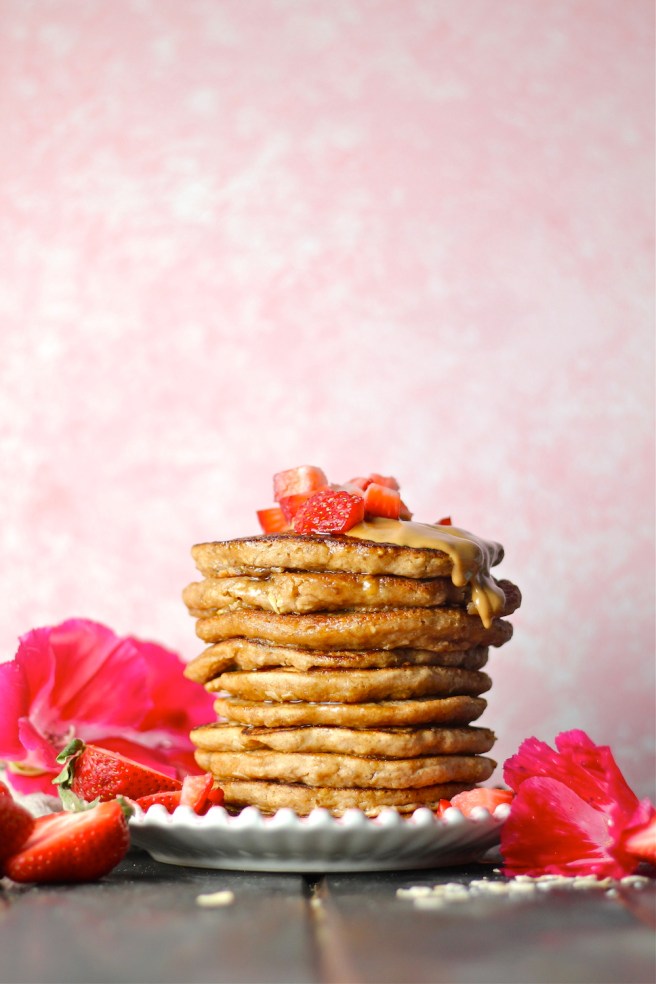 These Whole Wheat Oatmeal Blender Pancakes are a delicious breakfast you can whip up in minutes! | The Millennial Cook #breakfast #brunch #pancakes #wholewheat #oatmeal